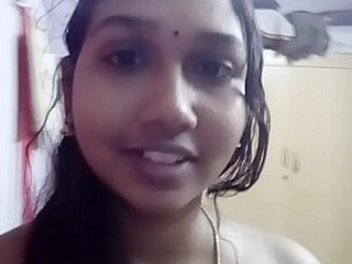 Cornea Tamil ragazza che mostra ai suoi Young man Join up