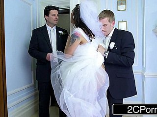 Big-busted hongrois Bride-à-être Simony Diamond Fucks Son meilleur homme époux