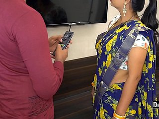 Advent Bhabhi açık Hintçe sesli seks için TV tamircisi baştandı