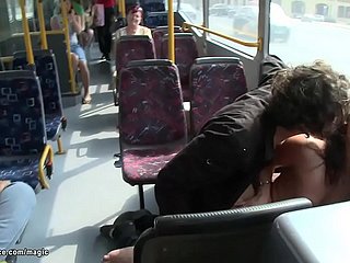 Lié Euro Floozy baisé dans le bus public