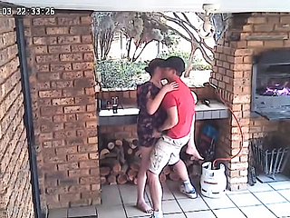 SPYCAM: CC TV Selfing Providing زوجين سخيف على الشرفة الأمامية من المحمية الطبيعية