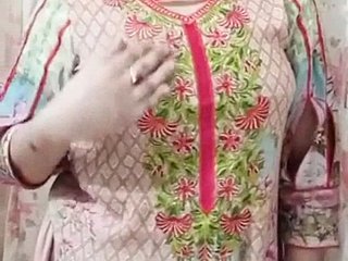Hot Desi Pakistan College Chick kacau keras di hostel oleh pacarnya