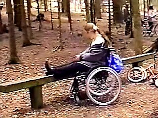 Dishearten fille handicapée est toujours sexy.flv