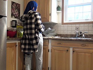 Syrian Housewife Gets Creampied Away from German Pinch pennies In all directions The Kitchen