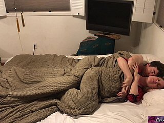 Madrasta parcel a cama com o enteado - Erin Electra