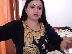 NRI Indische Vrouw NAAKT GEKLEED