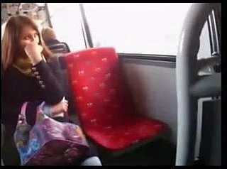 Unearth Grain para niña curiosa en el autobús