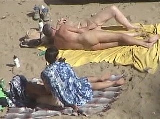 Foppish Paar Op Het Strand