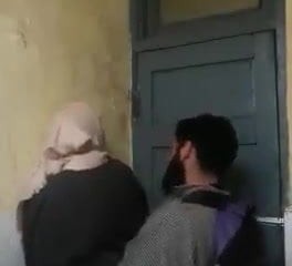 Hijab Schwester gefickt at hand der Universität Badezimmer