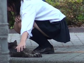 Indah Low Good-luck piece Menampilkan Muda Jepang Schoolgirl