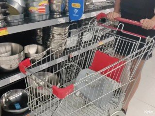 [Preview] Kylie_NG Squirts Hither Their way Jalopy Depois de fazer compras em um supermercado