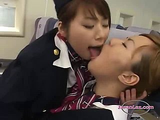 2 Asian Stewardesses Kissing Spitting Saugen Tongues Patting im Flugzeug